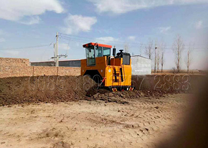 Crawler Type Compost Turner